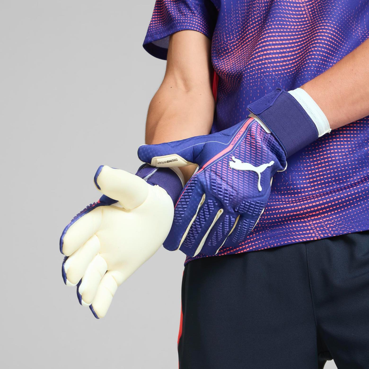 PUMA ULTRA ULTIMATE Hybrid Goalie Gloves Puma