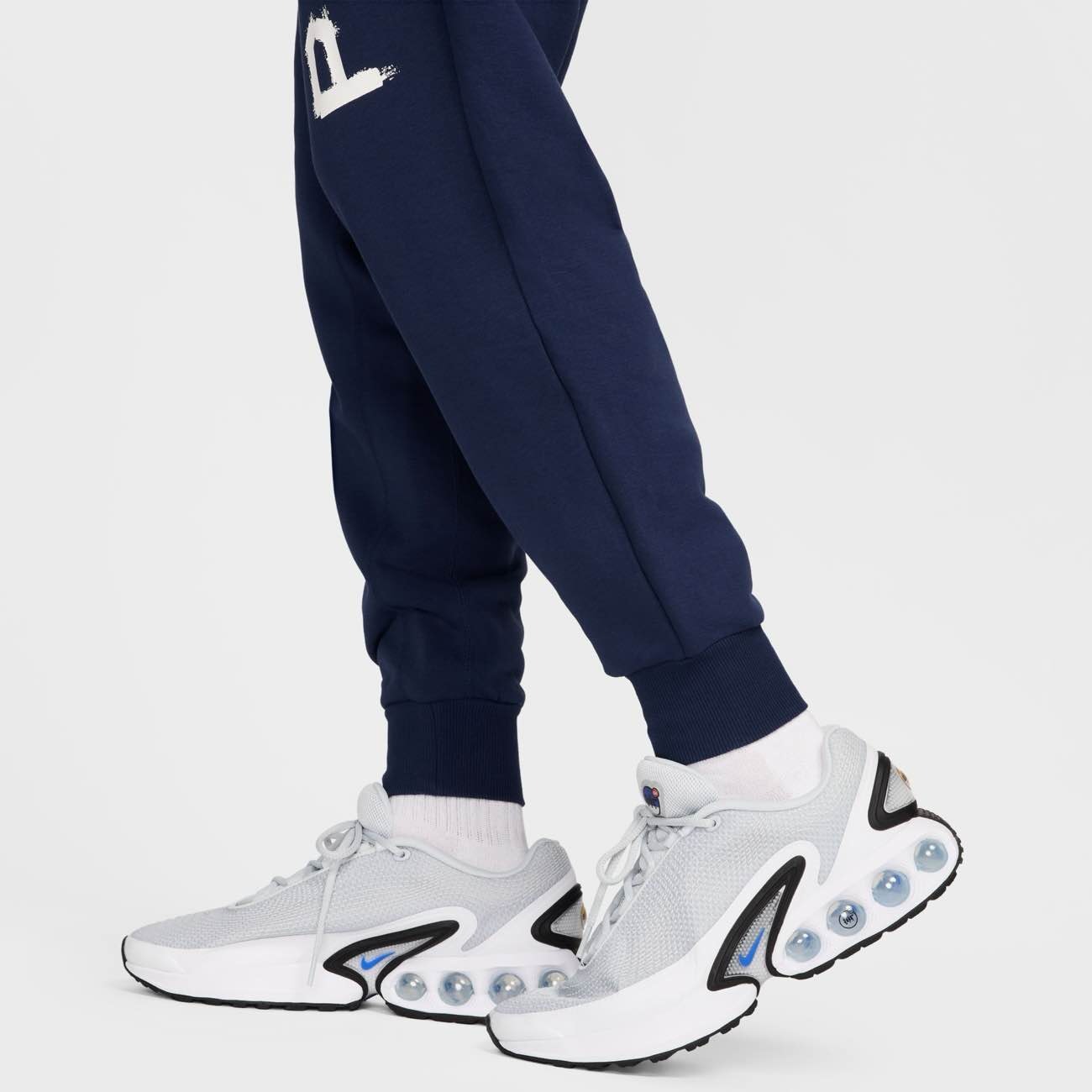 Paris Saint-Germain Standard Issue Licensed Pants Nike