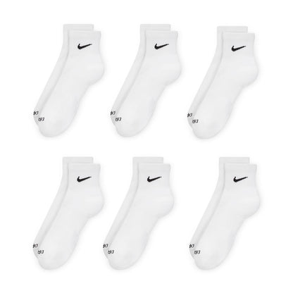 Nike Everyday Plus Cushioned Training Ankle Socks showing advanced cushioning and breathable design.