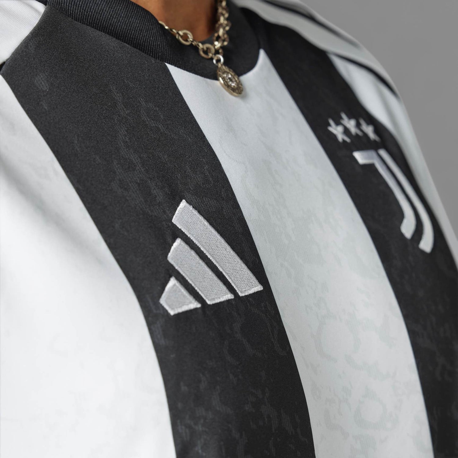 Juventus 24/25 Home Jersey Licensed Jerseys adidas 